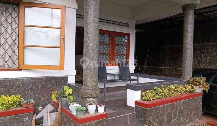 Rumah Terawat Dengan Model Artdeco Siap Huni Di Jalan Lodaya Bandung 2