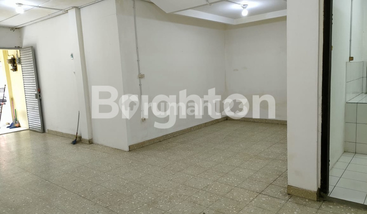 BUSINESS SPACE - RARE FIND, VERY CLOSE TO RSHS 2