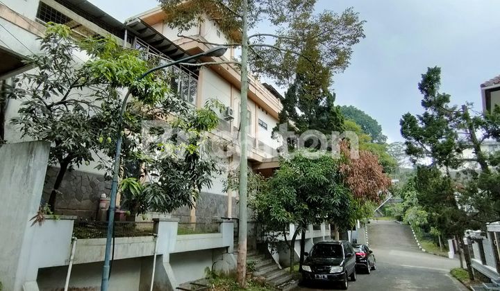 Rumah Besar Siap Huni di Setra Duta Bandung