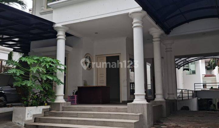 Dijual Rumah Classic Lokasi Strategis di Menteng 1