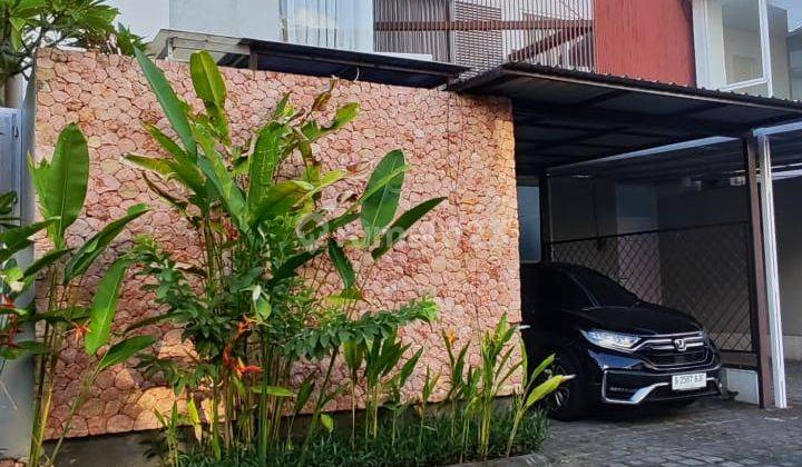 Dijual Rumah Berlokasi Strategis di Sunset Road Bali 1