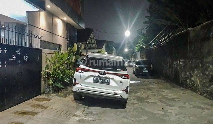 Rumah 3 Lantai Siap Huni Posisi Hook Dengan Kolam Renang di Rawamangun Dibawah Njop 2