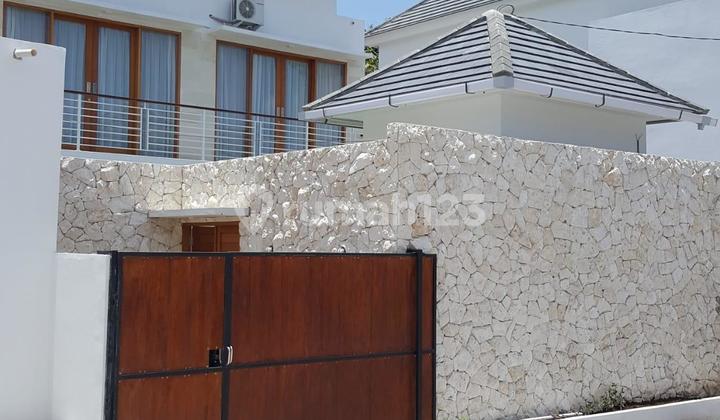 Dijual Villa 2 Lantai Nusa Dua Bali - 3 Kamar Tidur, LT 150 M², Harga 2.8 M