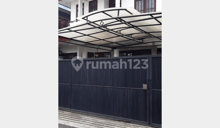 Dijual Rumah Mewah di Kebayoran Baru – SHM - 200m² - Siap Huni
