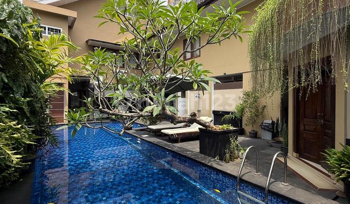 Turun Harga! Dijual Rumah Bernuansa Vila di Bintaro Jaya