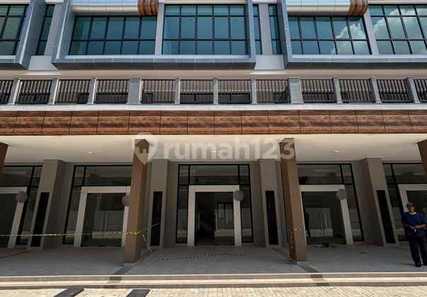 For Rent Ruko Crystal Summarecon Bekasi - Next to Decathlon | 3 Floors 2