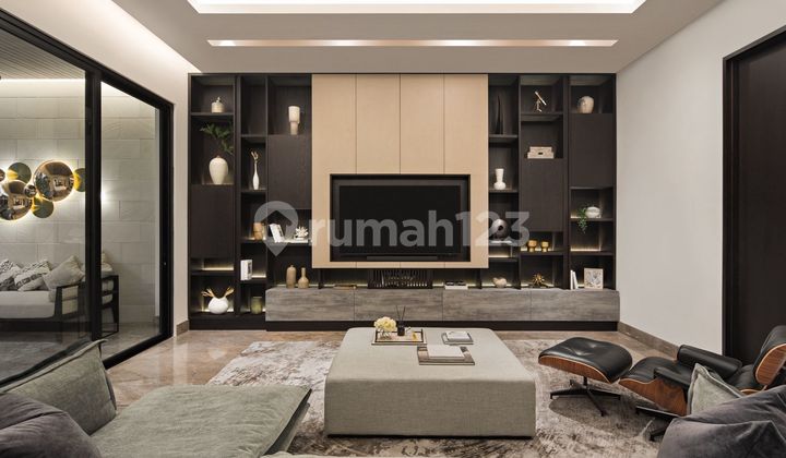 Dijual Rumah Mewah Modern dengan Kolam Renang & Gym di Cipete — 4 Kamar Ensuite - Siap Huni! 1