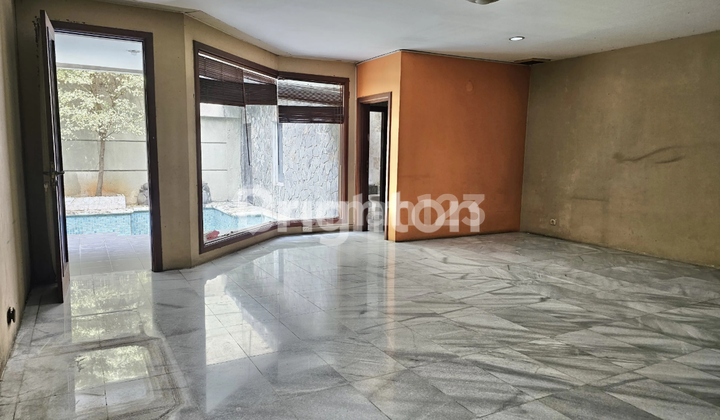 Rumah Mewah Dilengkapi Kolam Renang di Bendungan Hilir Jakarta Pusat