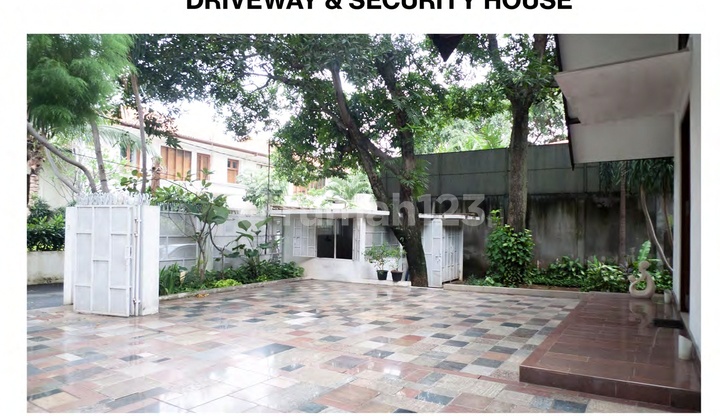 For Sale Luxury House in Kemang - 1,000m² - Large Garden & Swimming Pool 2