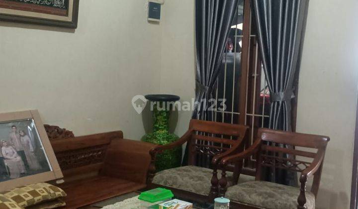 Dijual cepat rumah semi furnish di Villa Riski Ilhami 2