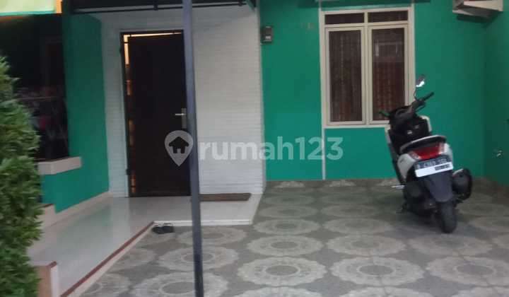 For Quick Sale: Ready-to-Occupy House in Cluster Grande Karawaci with Freehold Title (SHM)