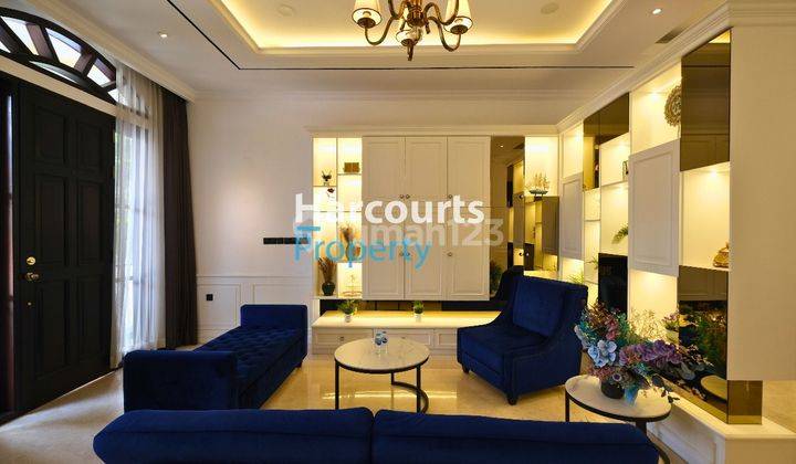 Rumah Tinggi Satu Lantai Setengah di Senopati Kebayoran Baru Fully Furnished Mewah 