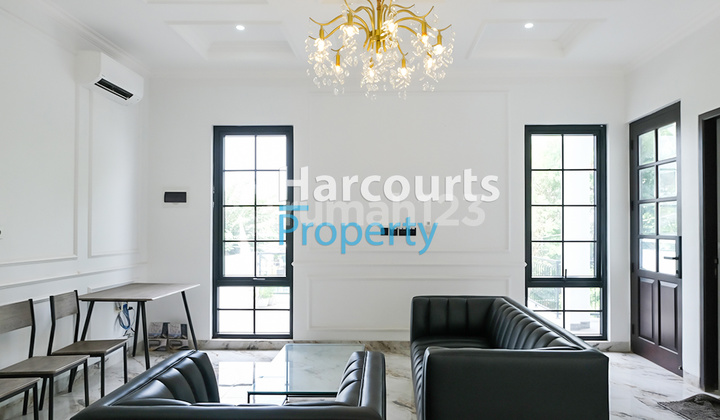 Rumah 2 Lantai American Classic Jakarta Selatan