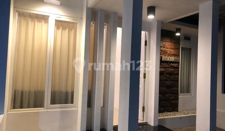 Ready-to-Occupy House One Step from Toll Exit 2