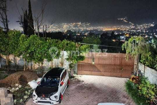 Villa Kayu 2 Lantai Dijual – Puncak Kota Batu Lokasi Punten, udara sejuk, view gunung & kebun apel.