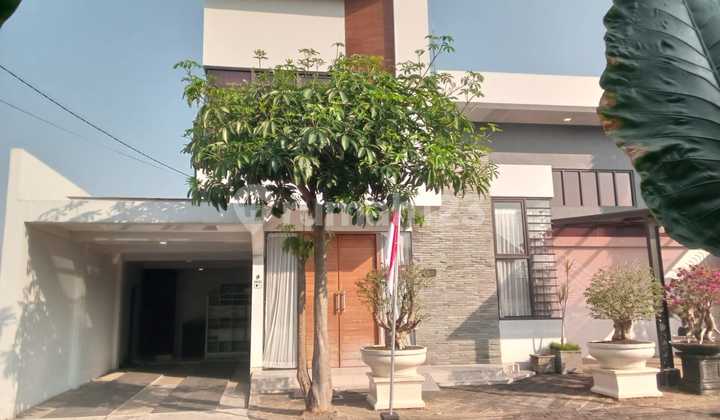 For Sale Fast! Comfortable & Spacious 2-Story House In Kepanjen 2