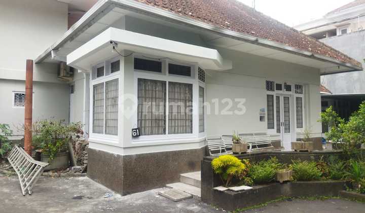 Dijual Rumah Vintage / Klasik di Jalan Raya Ijen - Lokasi Premium