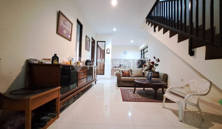 Hoek house with a modern colonial classic theme located in an exclusive complex in Lebak Bulus, South Jakarta. 2