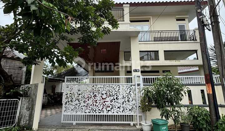 Rumah Baru luas dan seperti villa Renovasi di Komplek Elite Pondok Cabe