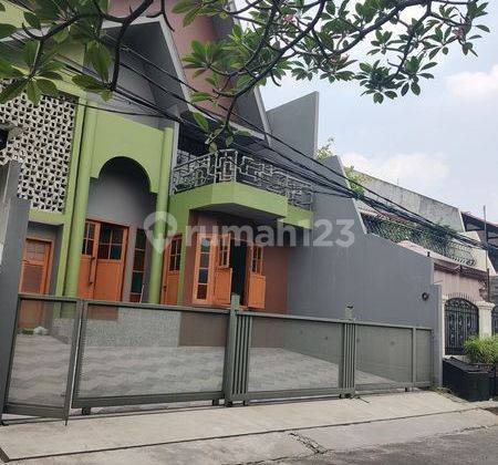 Rumah Modern Dan Unik Komplek Lebak Bulus Jakarta Selatan. 1