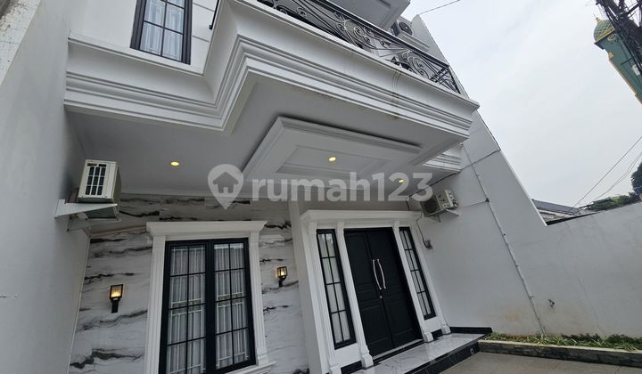 Rumah di Jalan Warungsila Jagakarsa Jaksel 2 Lantai SHM Bagus