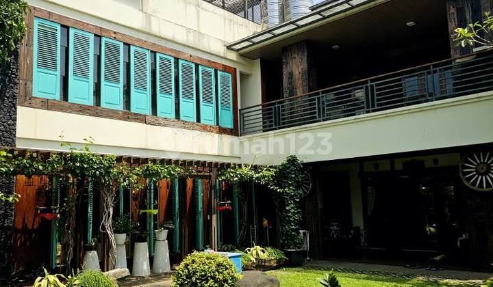 Rumah Tropis dengan Sentuhan Tradisional di Jagakarsa, Hidden Gem Jakarta Selatan