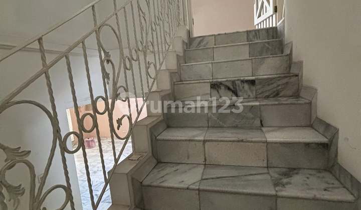 RUMAH LUAS & CANTIK DI KOMPLEK TERBAIK CIRÉNDEU  2