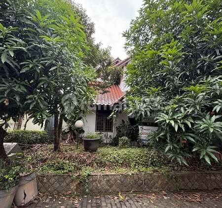  Rumah Luas & Kokoh di Komplek Elite Lebak Bulus — 5 Menit ke TB Simatupang!