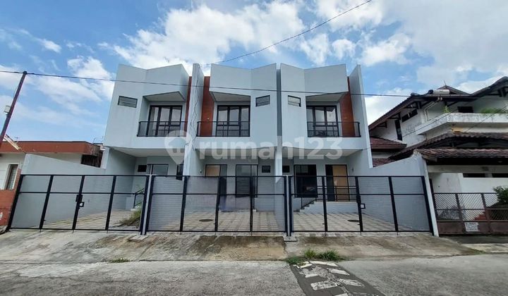 Rumah Modern Komplek Cinere Terdepan Dekat Lebak Bulus Wajib Disurvey Rumah Modern Komplek Cinere Terdepan Dekat Lebak Bulus Wajib Disurvey