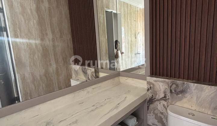 "European-Style Luxury House in Exclusive Bintaro Cluster — Customizable Pool & Lift to Your Taste!" 2