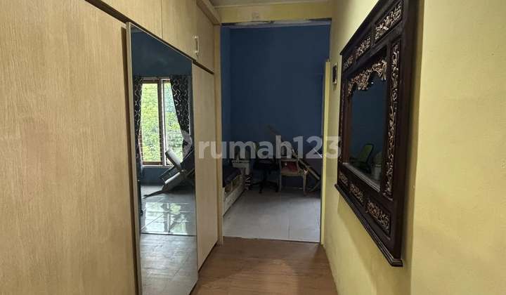  Rumah Mungil, Klasik, dan Kokoh di Mega Cinere 2