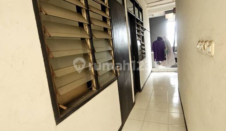 Neat shophouse, super strategic location, ready to operate immediately to earn profits.