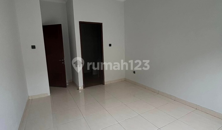 Newly Renovated House. Favorite Cinere Complex Near Brigif Toll Gate Entrance. 2