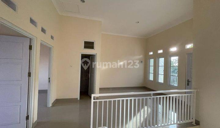 DI  RUMAH  DI PERUMAHAN DUTA GRAHA BLOK E10