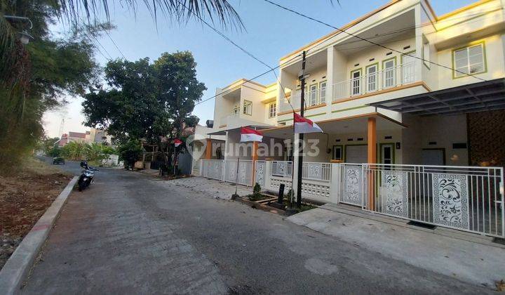 Rumah 2 Lantai Siap Huni Lokasi Strategis 7 Menit Ke Ka Bekasi 1