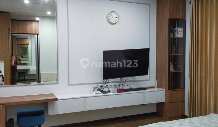 Rumah modern 3 lantai fully furnished di kawasan eksklusif The Zora 2