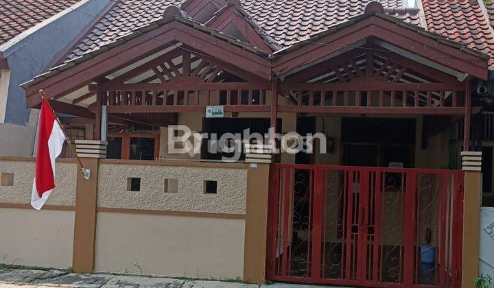 Rumah 1 1/2 lantai semi furnished siap huni di Villa Melati Mas 1