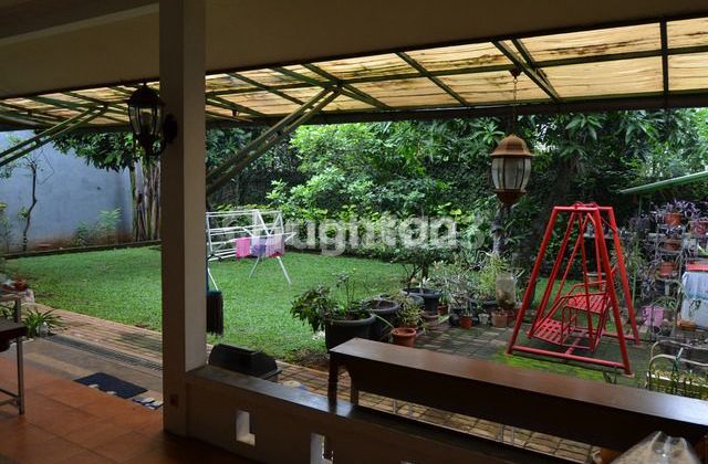 Rumah luas  1½ lantai di Kavling-kompleks DKI Jagakarsa 2