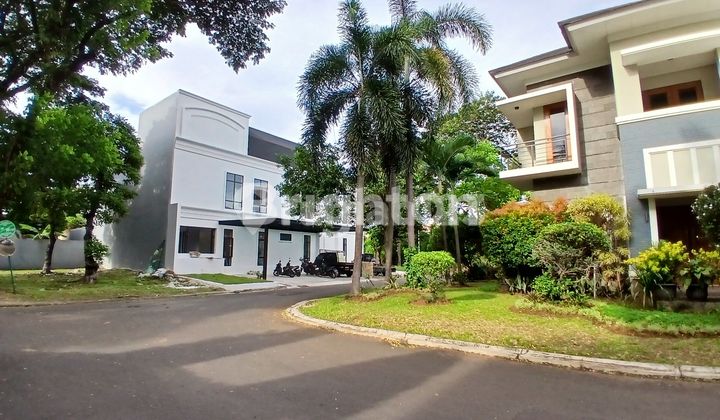Rumah 3 lantai mewah cantik posisi hoek baru selesai dibangun dengan kolam renang pribadi 1