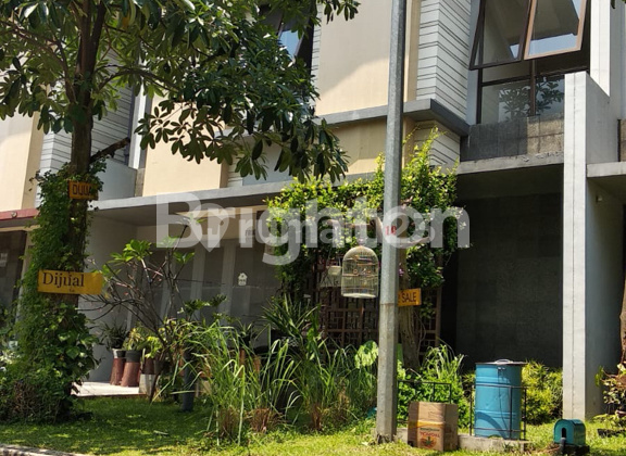 Two-story house, well-maintained, move-in ready in the Eminent cluster Precia.