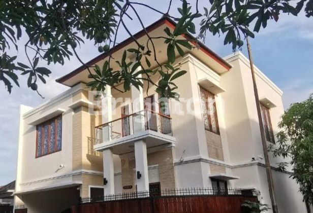 Rumah 3 lantai luas dengan kolam renang pribadi bonus furniture & elektronik 2