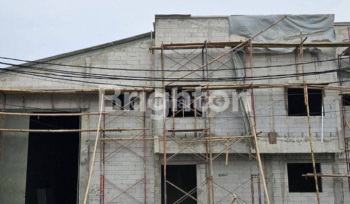 Gudang baru dalam tahap finishing di Kawasan Industri Jatake 2