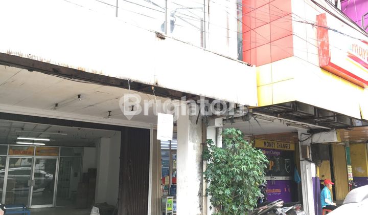 Ruko 3½ lantai Gandeng 2 di Jalan Gajah Mada Jakarta Pusat
