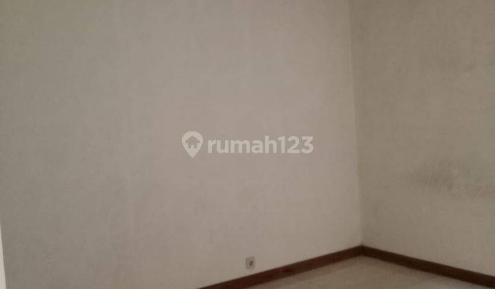 Town  house lantai dasar semi furnish 3