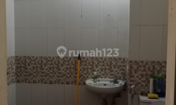 Town  house lantai dasar semi furnish 4