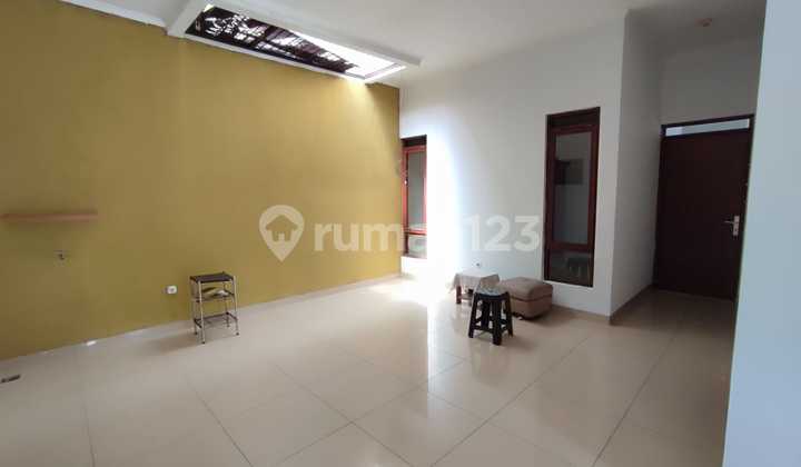 Quick Negotiation for Spacious Elite House in Istana Gardenia, Kolmas Cimahi 1