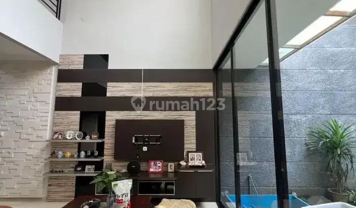 Cepat Aja Nego Kilat Rumah Elite 2 Lantai Setraduta Hegar Bandung 2