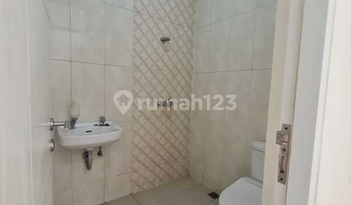 Well-Maintained Modern Minimalist House in Pinewood Taman Kopo Indah 5 2