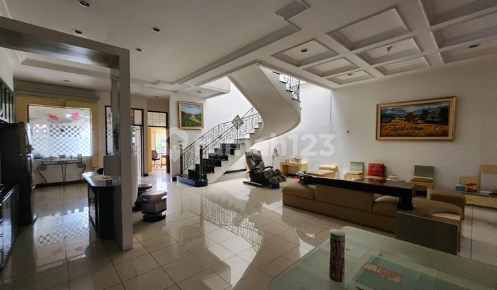 Rumah Bagus 2 Lantai Furnished Siap Huni di Mekar Wangi Bandung