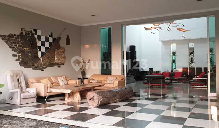 Rumah Mewah Luas Strategis Furnish Siap Huni di Sayap Dago Rumah Mewah Luas Strategis Furnish Siap Huni di Sayap Dago